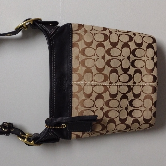 Coach Handbags - Coach Crossbody Excellent Vintage Bag